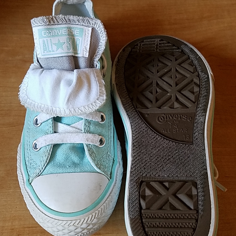 Converses - Picture 3 of 3